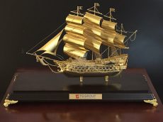 Thuyền buồm mạ vàng làm quà tặng Sếp dịp Tết Tân Sửu 2021